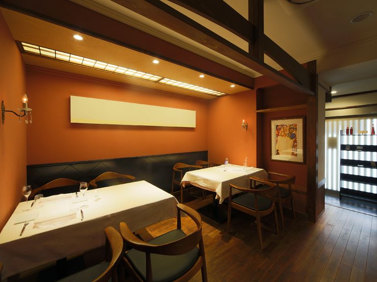 1組様で貸切状態となるディナーは、接待やご会食にも快適