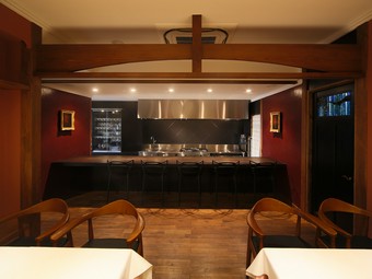 誕生日や結婚記念日など、ふたりの特別なディナーを華やかに演出