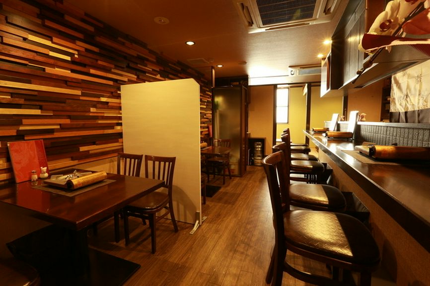 アットホームな雰囲気の店内でこだわりの鍋料理が楽しめる