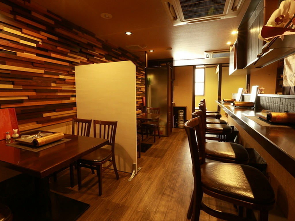 アットホームな雰囲気の店内でこだわりの鍋料理が楽しめる