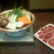 醤油ベースのゴマ油が薫るアッサリと旨味あるお出汁に仕上げております。
※前日迄にご予約をお願いします。