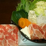 当店自慢のガルシア栗豚での『豚すき焼き』
割下には鰹だし昆布だしを吟醸醤油で仕上げた甘さを押さえた自家製割下です。
前日までに、ご予約をお願いします。
尚２人前からご注文下さい。
