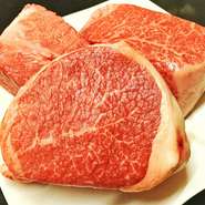 『ローストビーフ』には国産のA5ランクの黒毛和牛を使用、こだわりの牛肉をぜひご堪能ください。また「魚介類」や「京野菜」も取り扱い、新鮮な旬の味覚を存分に味わうことができます。