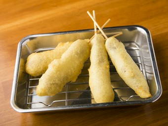 自家製のこだわり生地で揚げる『ふわふわ串かつ』