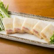 食材の中でも、なかなか他の居酒屋さんにない「ちょっといいもの」を仕入れています。その中でも『くじらのさえずり』など、珍しい食材をご用意しております。