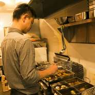料理にも「流行」というのがあって、常にアンテナを張って、新しい食材や人気なメニューを【だしまる】流にアレンジしてお届けしています！