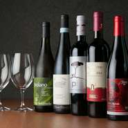 常時３００種類以上のワインと２０種類のグラスワインをご用意