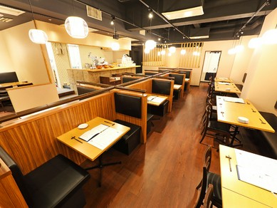 手の込んだ料理をくつろいで楽しめるリラックス空間