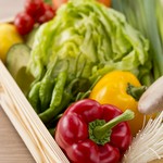 おねぎ（九条／白）／レタス／水菜／大根／人参／小松菜／きのこ類／季節の新鮮野菜など
※お野菜は仕入れ状況により、産地や内容が変更になる場合がございます。