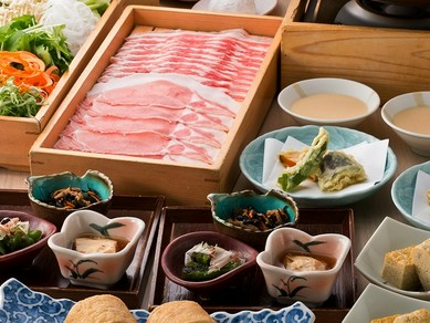 出汁しゃぶ　種類豊富なコース料理