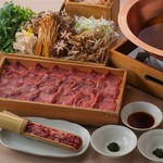 和牛黒タンと旬の茸、葱をおかか自慢の出汁しゃぶに芳醇な茸の香りと葱の食感を楽しめる、定番コース。