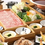 全9皿の和食コースでは、なんと言ってもおかか名物の「出汁しゃぶ」が楽しみ。