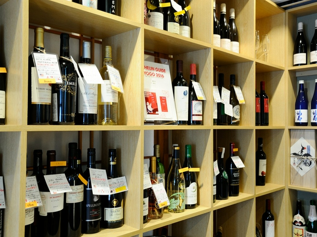 ワインセラー完備。料理に合わせお酒を選ぶは大人のたしなみ