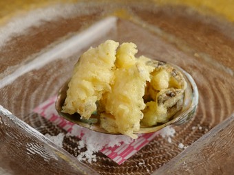 驚くほど柔らかい。濃縮された旨みとろける『あわびの天ぷら』