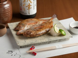 ひと手間入れた特製塩は『のどぐろ塩焼き』の大脇役