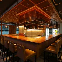 和洋二人のシェフが奏でる料理。ライブ感たっぷりのカウンター席