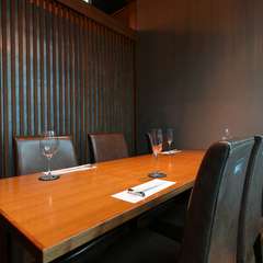 ちょうど良い広さで人気のスペース。デートや女子会にオススメ。