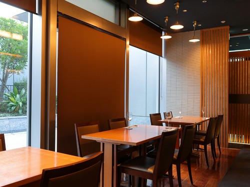 スタイリッシュでモダンな空間で、旬と粋を楽しむダイニング