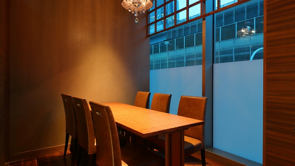 洗練された空間で、和洋折衷の上質な味わいを堪能