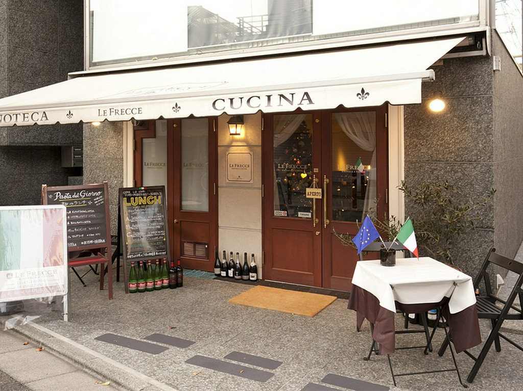 記念日ディナーには、お祝いのメッセージ・デコをサービス