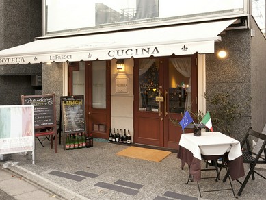 記念日ディナーには、お祝いのメッセージ・デコをサービス