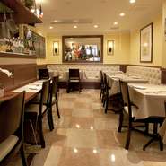 舌の肥えた大人のお客様の接待にも、ご好評をいただいています。旬の食材で織りなす満足のゆくコース料理、豊富な銘柄を揃えるワイン、落ち着いた空間で、大切な方々をおもてなしできます。