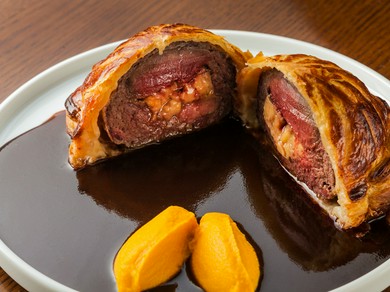 東京の名店やパリの星付き店で培った味をベースに、遊び心を加味