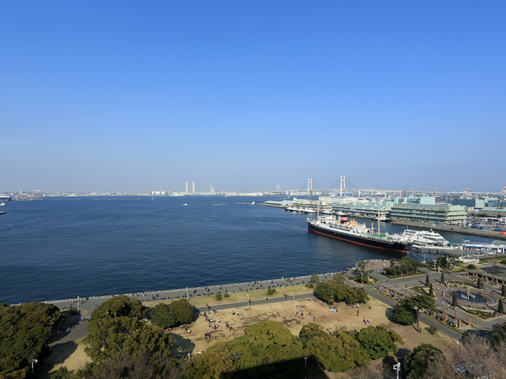どこまでも広がる海と空の景色