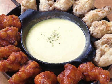 女性に人気！甘辛チキンにたっぷりチーズを絡ませる『UFOフォンデュ』