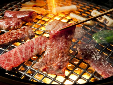やっぱり夏は焼肉! 本物の焼肉をお試しください。
