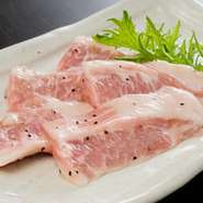 高品質な豚ならではの、柔らかでジューシーな肉質が魅力の「和豚もちぶた」。グローバルピッグファームの創業者、赤池勝美氏が手掛ける最高品質の豚肉です。