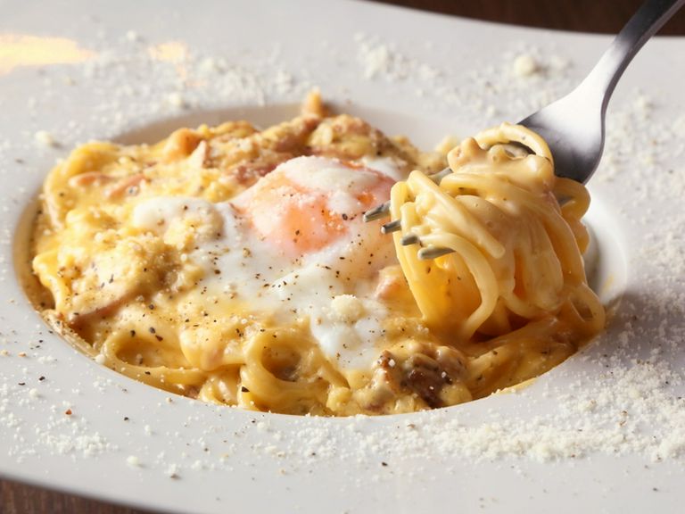 卵黄二つが絡んだ濃厚でリッチな『カルボナーラ』