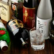 焼酎、日本酒など『もつ鍋』によく合う銘柄のお酒が豊富です。また、女性に人気のカクテル系リキュール類が多いのもこの店の魅力。カクテルを片手に『もつ鍋』というのもオツです。