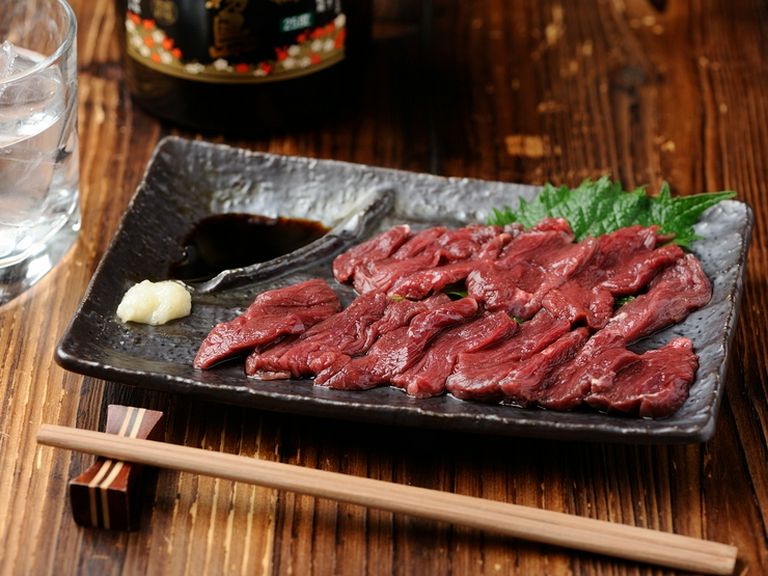 『馬刺し』は本場の熊本から取り寄せています