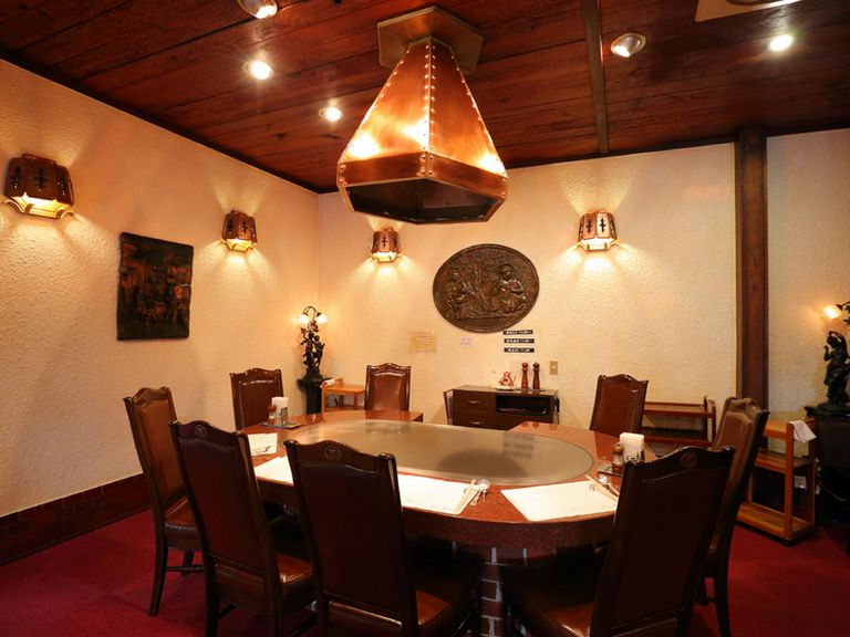 ワンランク上のおもてなしに。洗練された空間と極上のステーキ