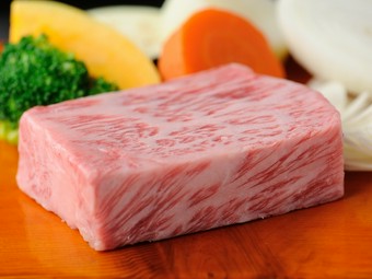 舌の上でとろける食感がやみつきに『神戸ビーフ』