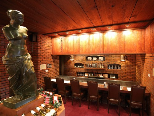 おしゃれなつくりのカウンター席