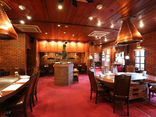 貴族の邸宅を思わせる、荘厳な佇まい