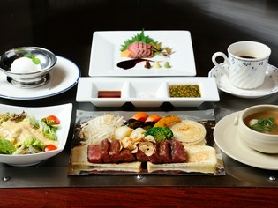 お肉も野菜も選りすぐりの食材を使ったコース料理