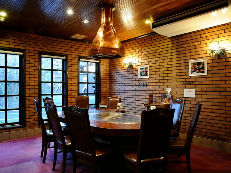 洗練された個室空間で、極上のお肉を味わう幸せ