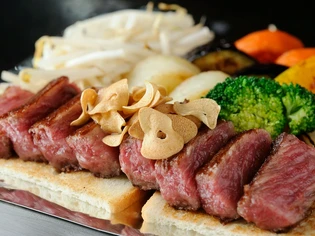 赤身と脂のバランスが特徴『＜特選＞神戸ビーフコース（130g）』