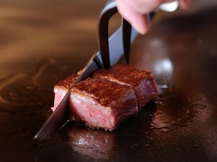 神戸ビーフのロース肉と、甘さ際立つ淡路産の玉ねぎが自慢