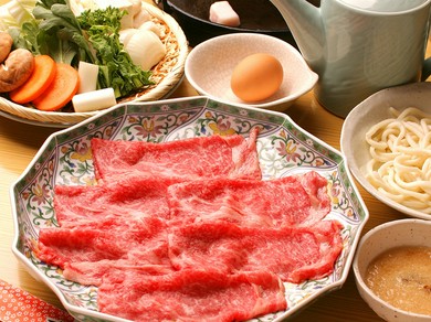 肉の旨さを余すことなく楽しむ『三田牛・神戸ビーフ尽くしすき焼き　8,580円(税込)コース』