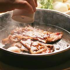 店主や女将が、一番美味しい食べ方で三田牛・神戸ビーフを調理