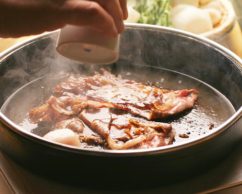 店主や女将が、一番美味しい食べ方で三田牛・神戸ビーフを調理