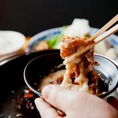 ザラメの優しい甘さと丹波のとろろが肉の旨みを引き立てる