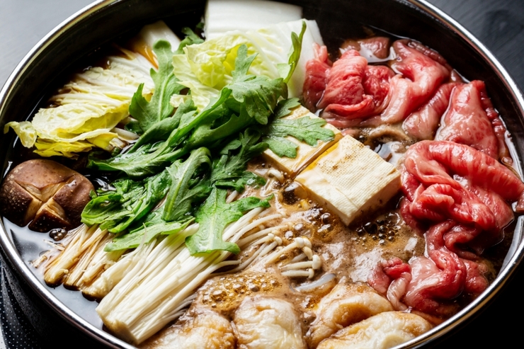 < Sukiyaki > Daging Sapi Sanda Premium dan Daging Sapi Kobe Paket Sukiyaki All-you-can-eat 8.580 yen (termasuk pajak)