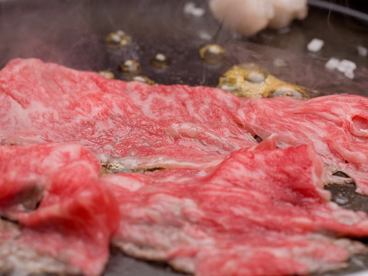 <Shabu nướng> Món Shabu nướng bò Sanda và bò Kobe cao cấp 6.380 yên (đã bao gồm thuế)