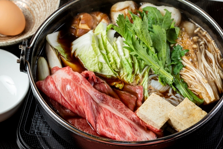 < Sukiyaki > Món Sukiyaki bò Sanda và bò cao cấp 4.290 yên (đã bao gồm thuế)