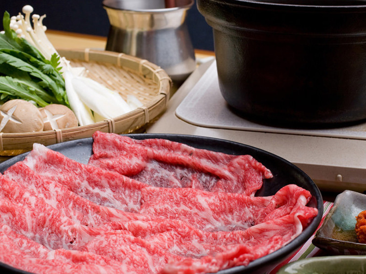 <Shabu-shabu> Món lẩu bò Sanda và bò Kobe hảo hạng 6.380 yên (đã bao gồm thuế)